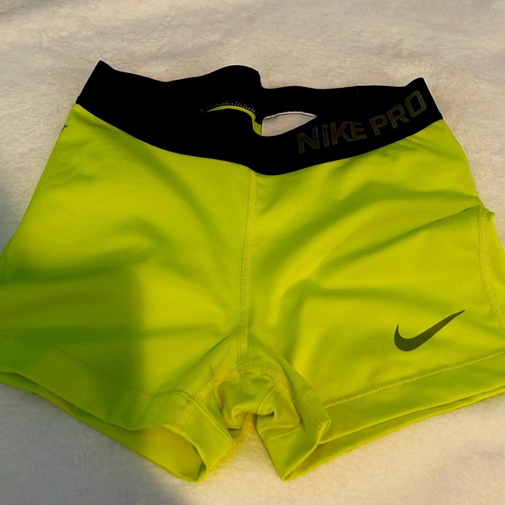 Nike Pro Shorts - Neon Yellow